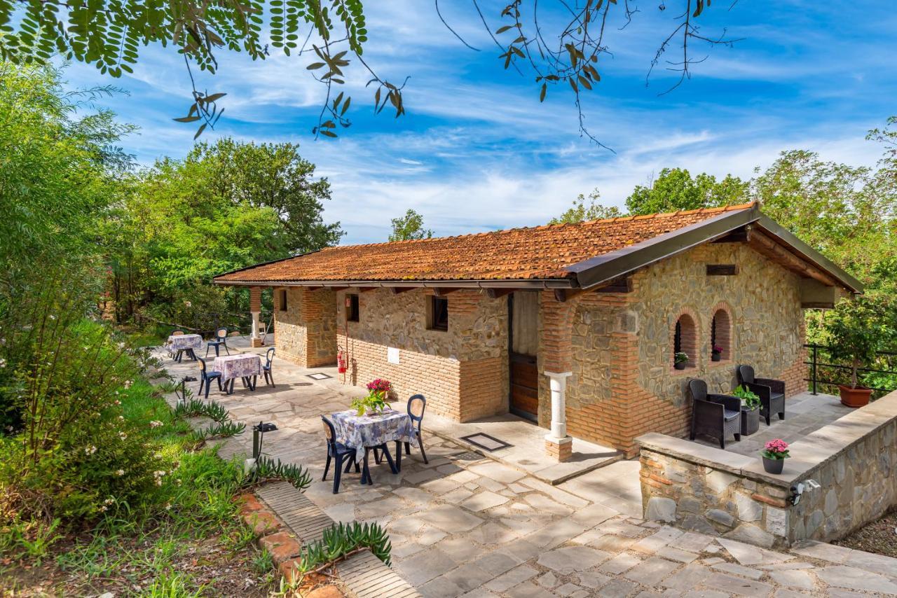 Ippotur Medieval Resort Кастельнуово-ди-Магра Экстерьер фото