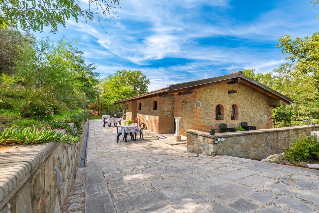 Ippotur Medieval Resort Кастельнуово-ди-Магра Экстерьер фото