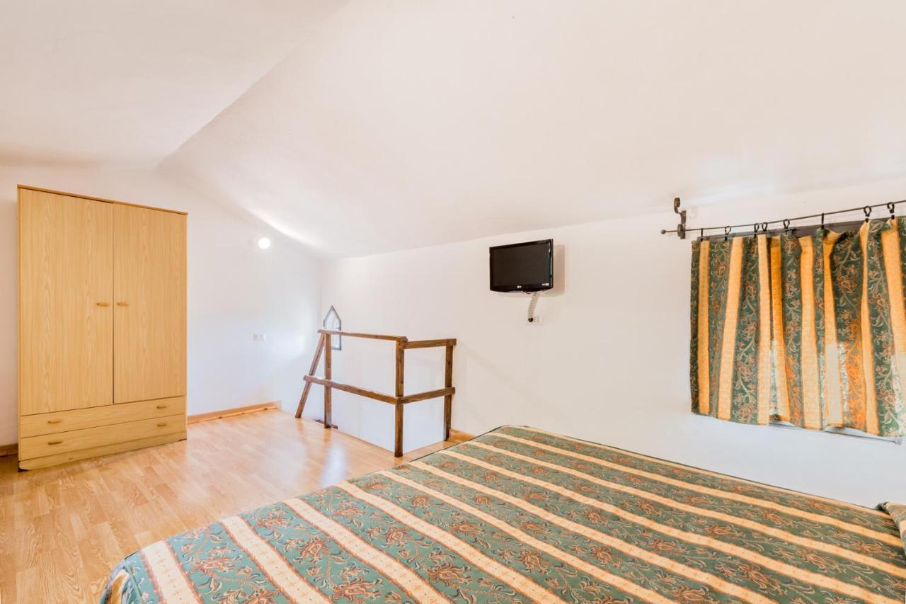 Ippotur Medieval Resort Кастельнуово-ди-Магра Экстерьер фото